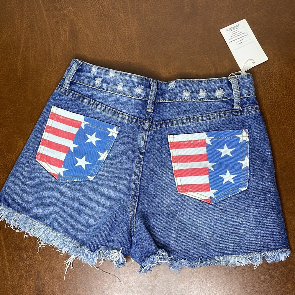 495 - Womans flag print shorts - New - Picture 2 of 5